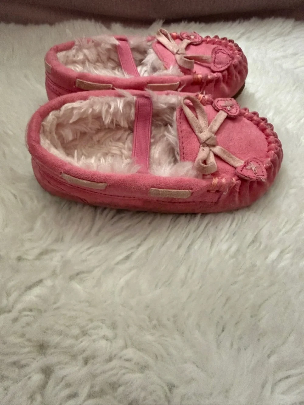 Toddler Girls Pink Fuzzy Slippers Size 5/6 Bow Moccasin Cozy Cute Ballet Style - Picture 4 of 8